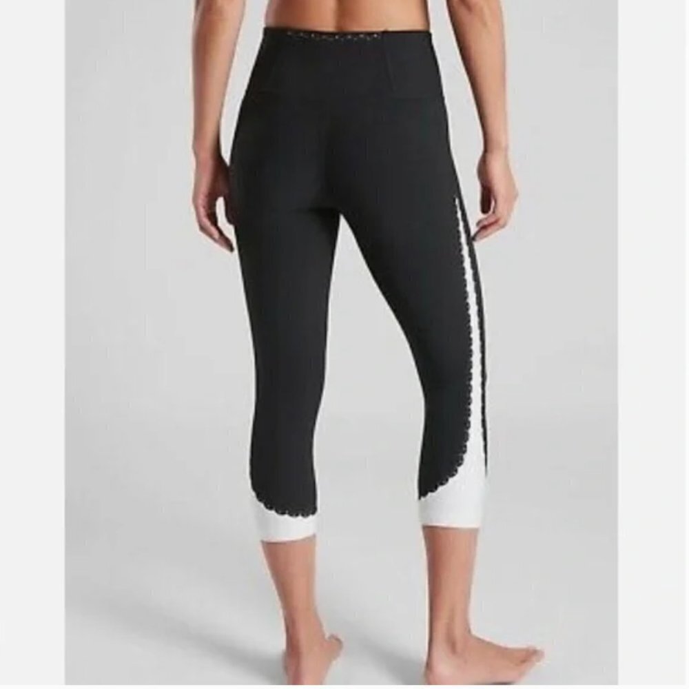 Athleta Elation Scallop Crop Legging Black White size XXS‎